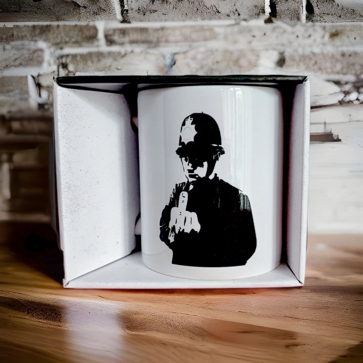 Banksy Ceramic Mug 325ml - Rude Copper - Krus fra URBAN.ITY hos The Prince Webshop