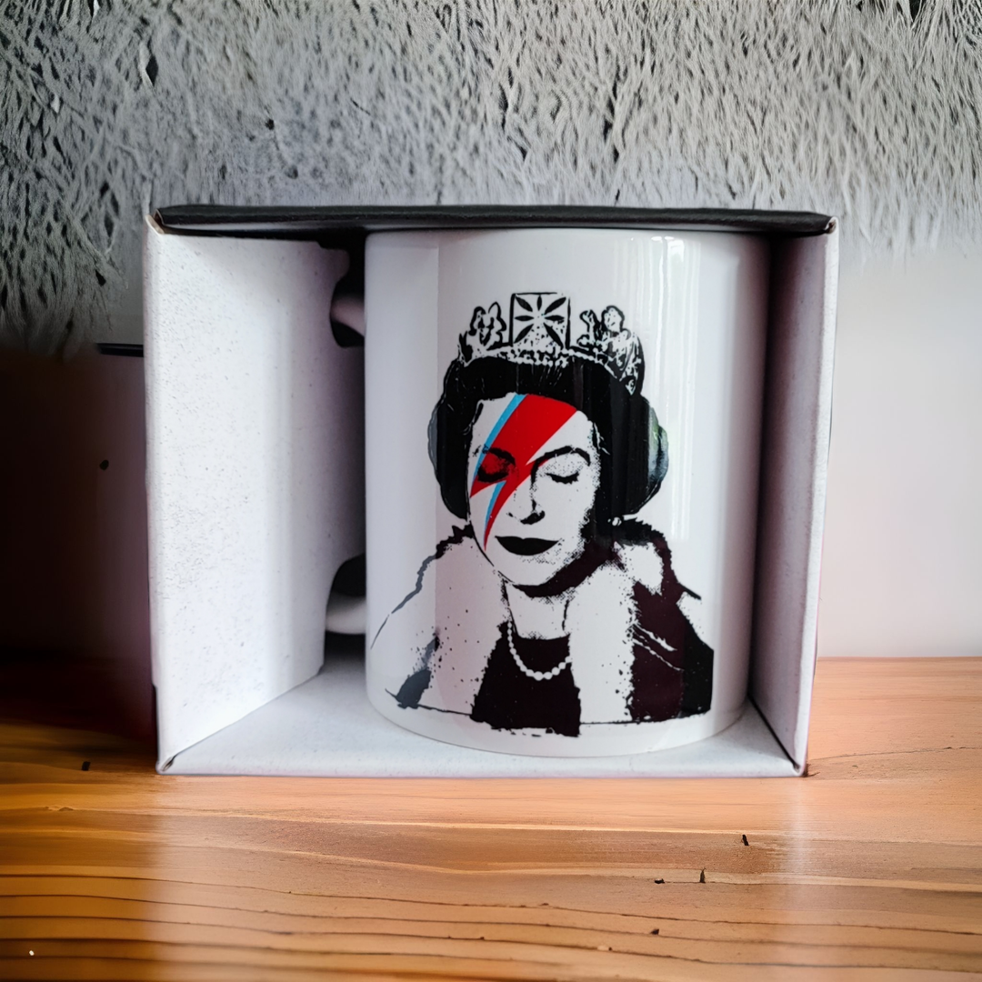 Banksy Ceramic Mug 325ml - Lizzy Stardust - Krus fra URBAN.ITY hos The Prince Webshop