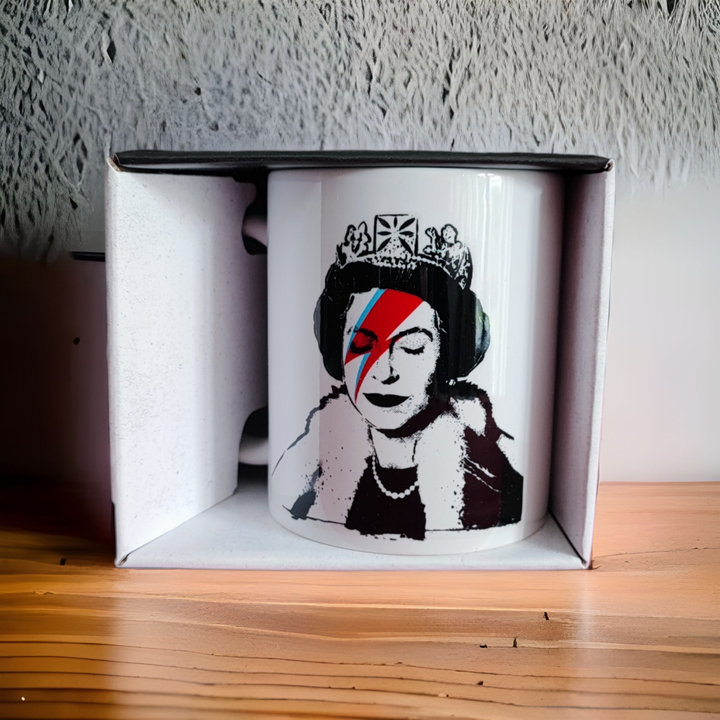 Banksy Ceramic Mug 325ml - Lizzy Stardust - Krus fra URBAN.ITY hos The Prince Webshop