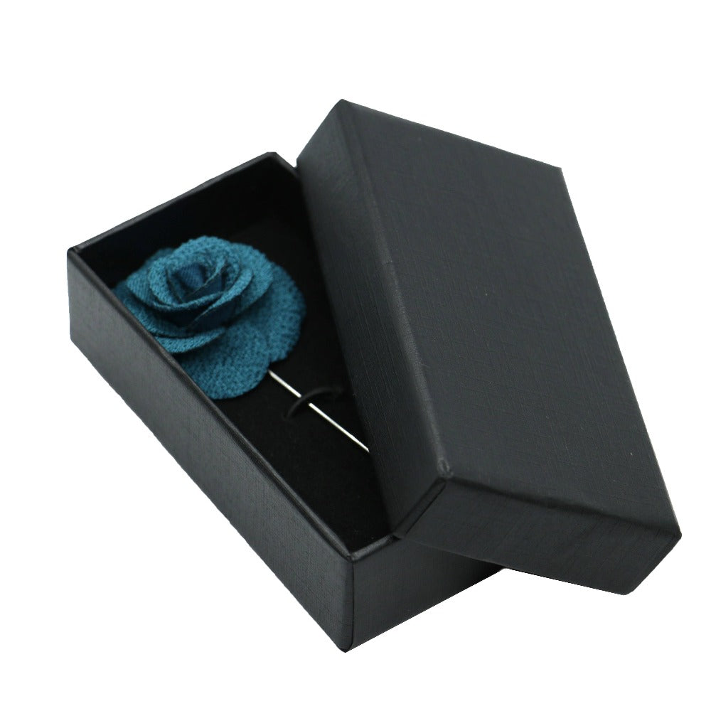 David Aster - Teal Blue Flower Lapel Pin - Reversnål fra David Aster Collection hos The Prince Webshop