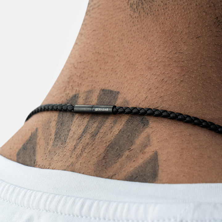 Læder halskæde “Cross” - Sort Krucifix - Halskæde fra SERASAR hos The Prince Webshop