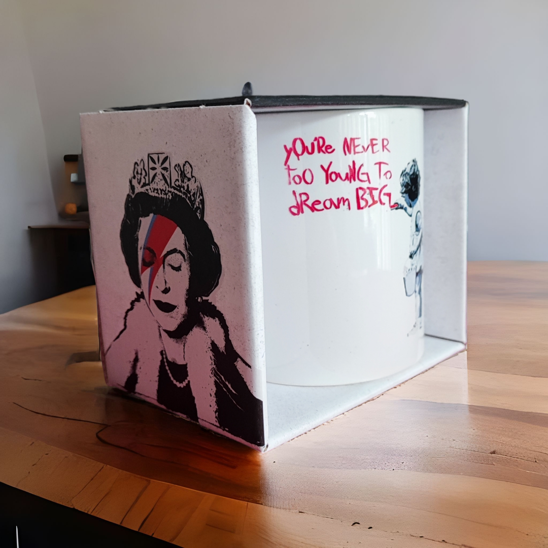 Banksy Ceramic Mug 325ml - Dream Big - Krus fra URBAN.ITY hos The Prince Webshop