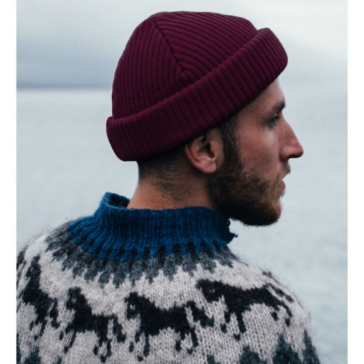 Ethos FISHERMAN BEANIE - VINRØD acryl hue i klassisk fisker stil - Hue fra Ethos hos The Prince Webshop