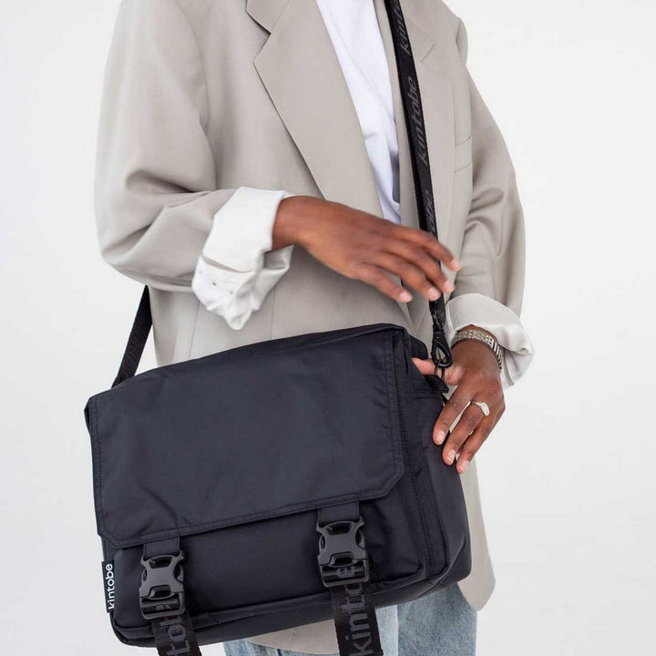 KINTOBE LEO messenger bag - Sort - Taske fra kintobe hos The Prince Webshop