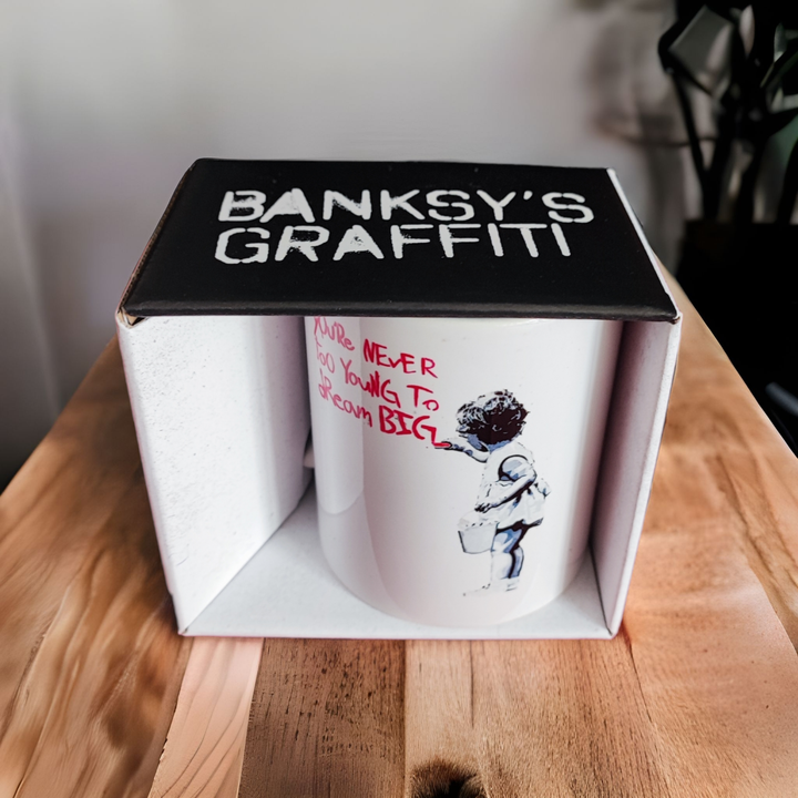 Banksy Ceramic Mug 325ml - Dream Big - Krus fra URBAN.ITY hos The Prince Webshop