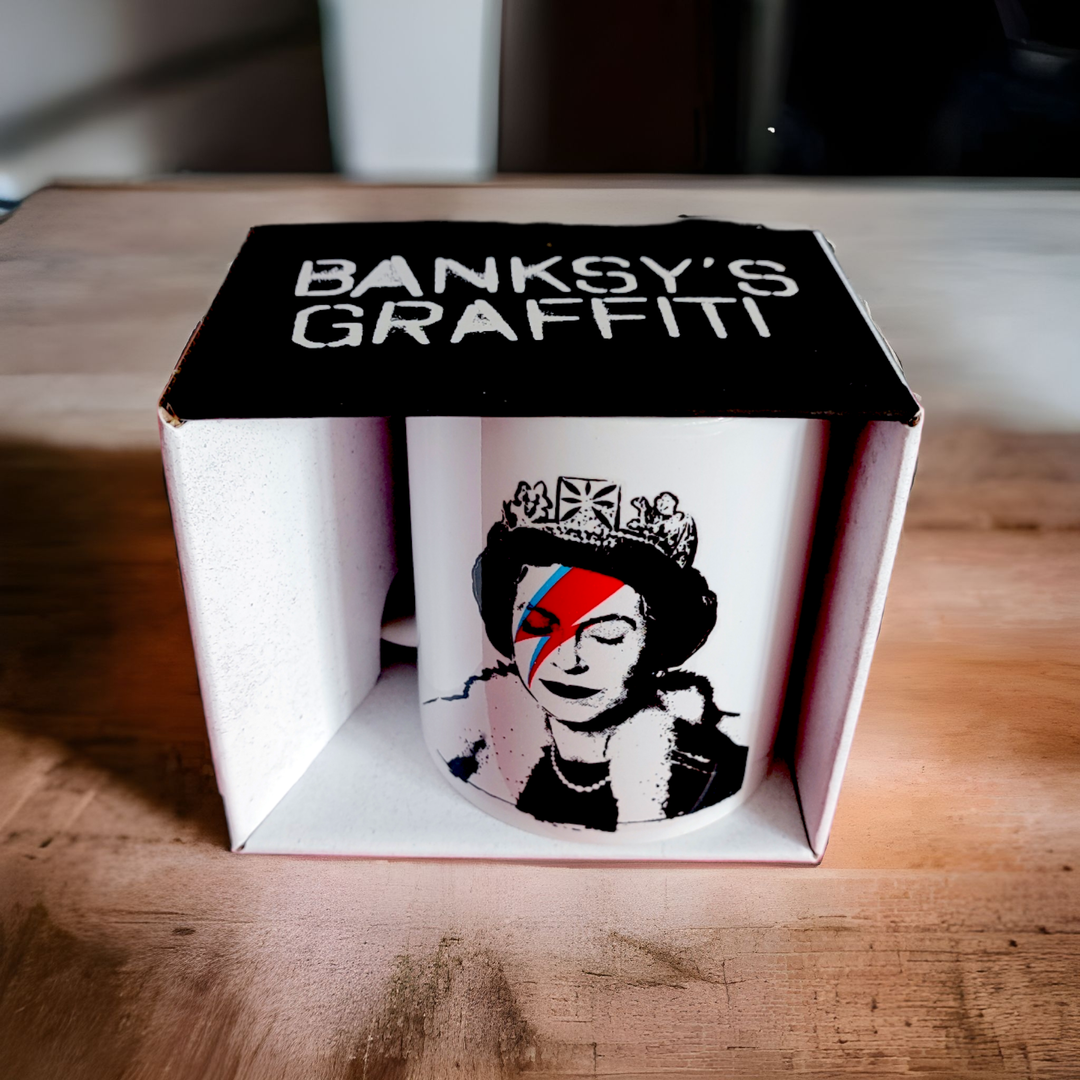 Banksy Ceramic Mug 325ml - Lizzy Stardust - Krus fra URBAN.ITY hos The Prince Webshop