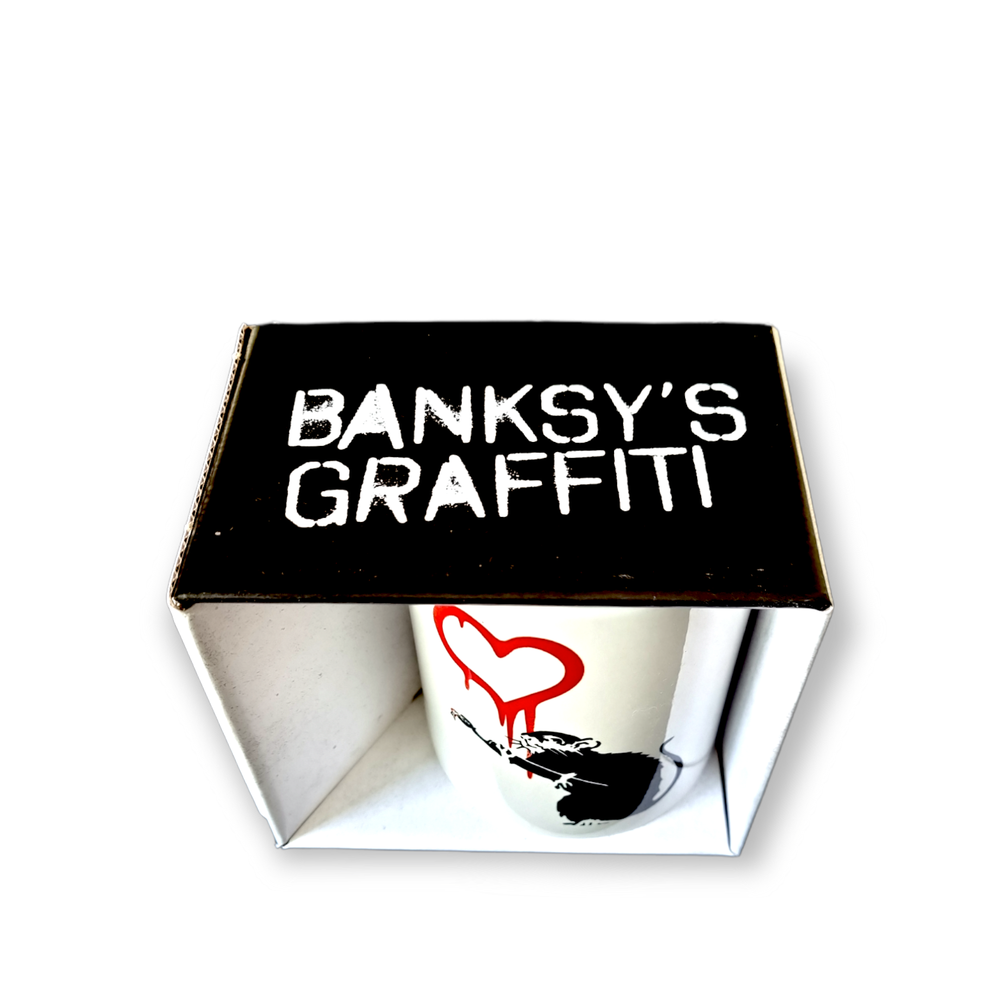 Banksy Ceramic Mug 325ml - Love Rat - Krus fra URBAN.ITY hos The Prince Webshop