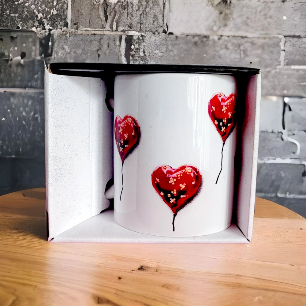 Banksy Ceramic Mug 325ml - Bandaged Heart - Krus fra URBAN.ITY hos The Prince Webshop