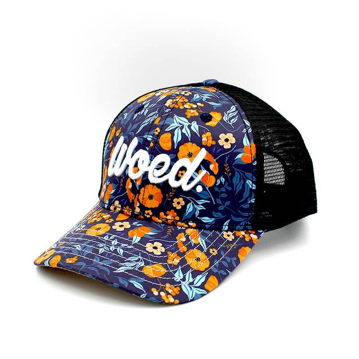 WOED trucker cap i fersken med korkskygge