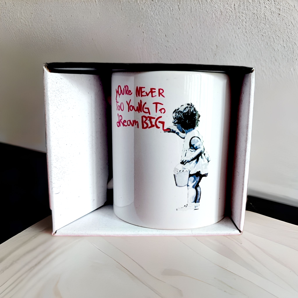 Banksy Ceramic Mug 325ml - Dream Big - Krus fra URBAN.ITY hos The Prince Webshop