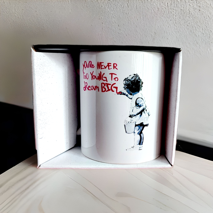 Banksy Ceramic Mug 325ml - Dream Big - Krus fra URBAN.ITY hos The Prince Webshop
