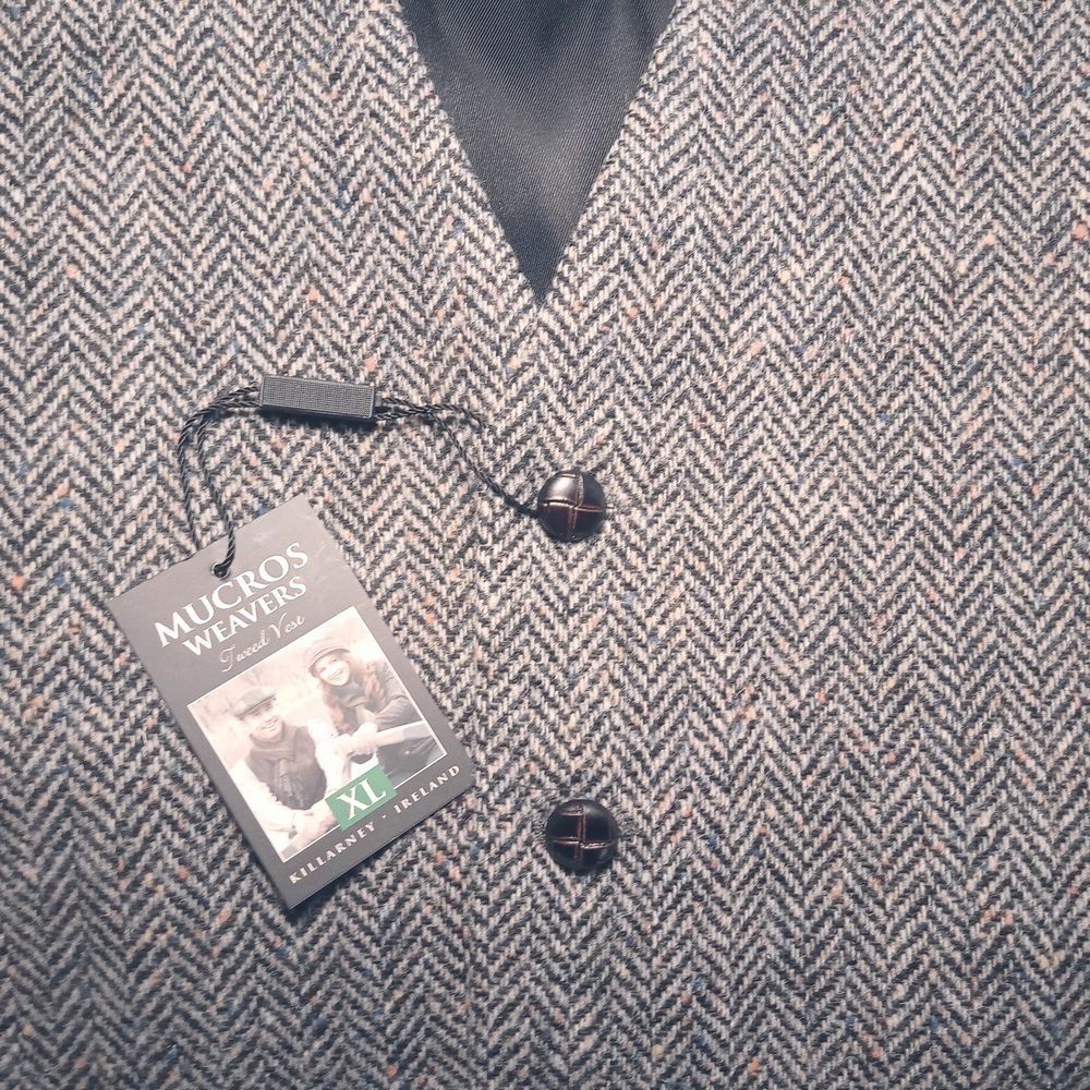 Mucros Tweed No. 1 Herringbone Waistcoat - Grå Vest - Vest fra Mucros Weavers Killarney hos The Prince Webshop