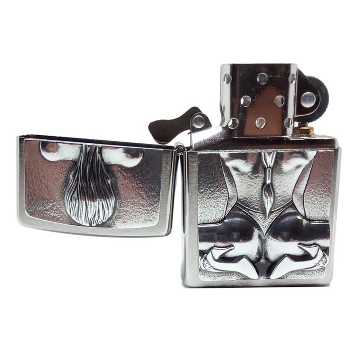 Original Kneeling Girl Zippo Lighter - 2002548 - Zippo Lighter fra Zippo hos The Prince Webshop